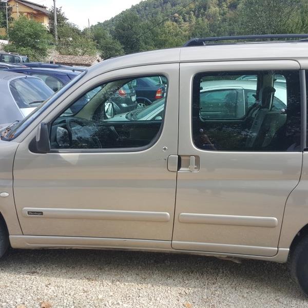 Vendo citroen berlingo 1.4 benzina con pedana disabili