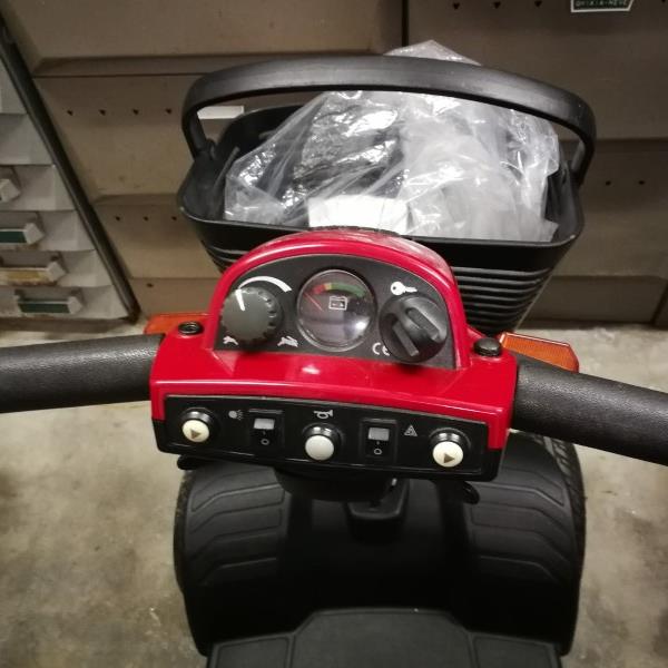 Scooter elettrico rosso
