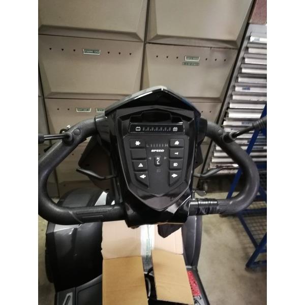 Scooter elettrico grigio