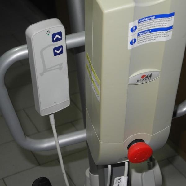 Vendo sollevatore usato pochissimo  completo di imbrago 
