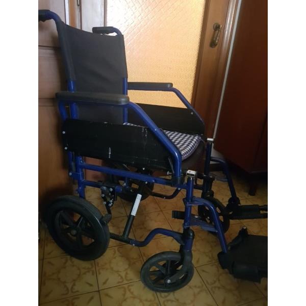 Carrozzina da passeggio per anziani