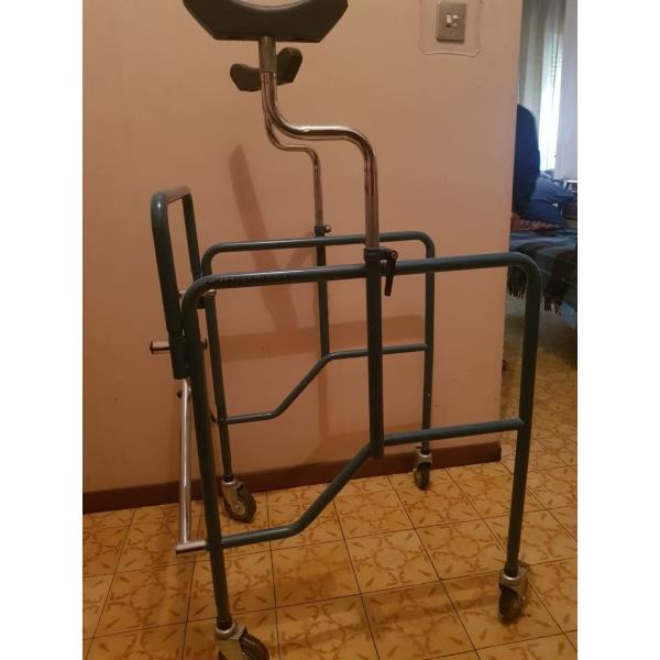 Deambulatore sottoascellare