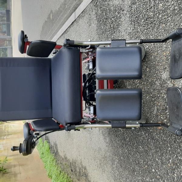 CARROZZINA MOTORIZZATA PER DISABILI O ANZIANI