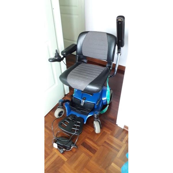 Sedia mobilità autonoma , elettrica , interni ed esterni 