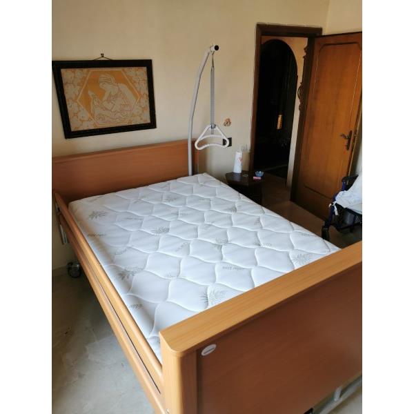 Letto elettrico ortopedico per anziani o disabili 