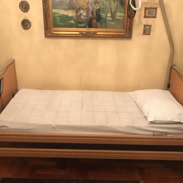 Letto elettrico per anziani o disabili