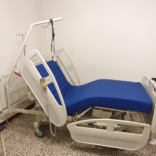Letto elettrico degenza ospedaliera alta tecnologia