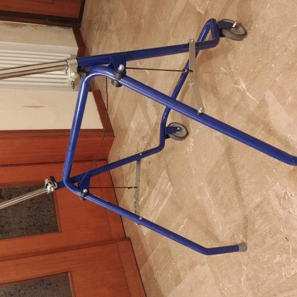 Deambulatore in acciaio regolabile