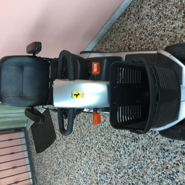Motorino in ottimo stato, con copertura originale