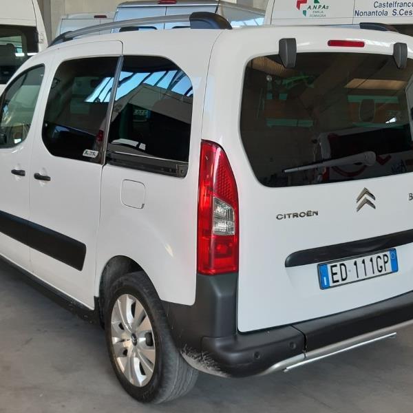 Furgone citroen berlingo con pedana