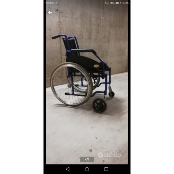 Sedia a rotelle/carrozzina per anziani/disabili