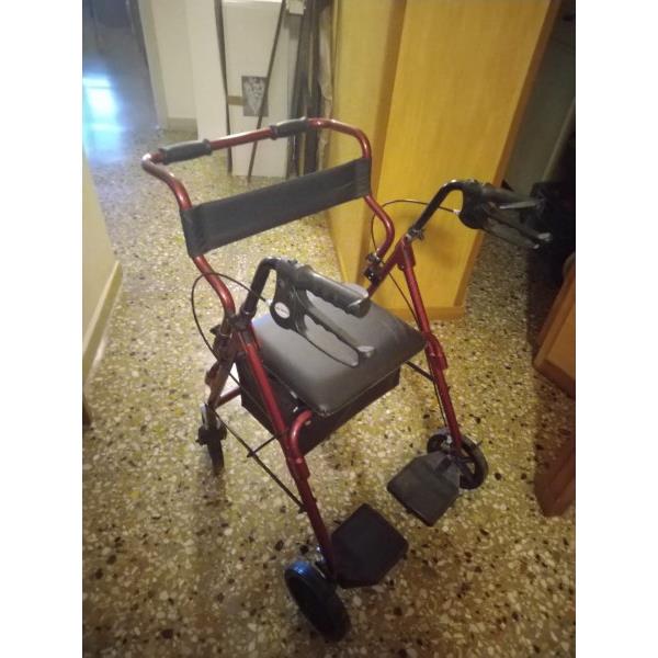 Carrozzina per disabili pieghevole