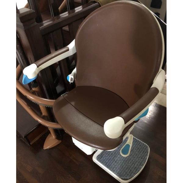vendo poltrona montascale (Handicare) come nuova usata poco