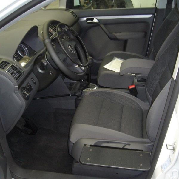 VW Touran 1600 TDI DSG con comandi di guida per disabili