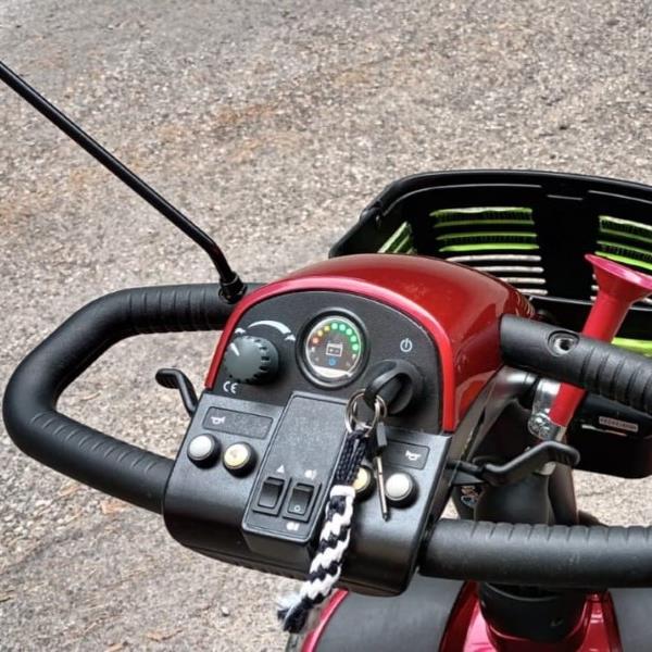 Scooter elettrico Sovrana per anziani/disabili