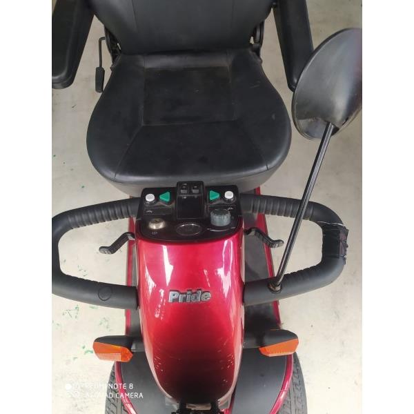 Vendo motorino elettrico 4 ruote, rosso come nuovo