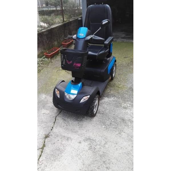 CARROZZINA SCOOTER ELETTRICO  PER ANZIANI E DISABILI