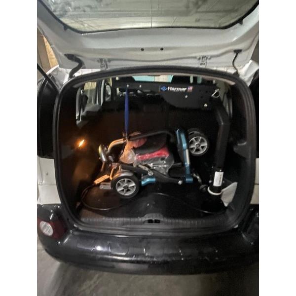 Mobility scooter con gru