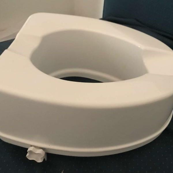 RIALZO WC con fissaggio laterale ad altezza 14 cm 