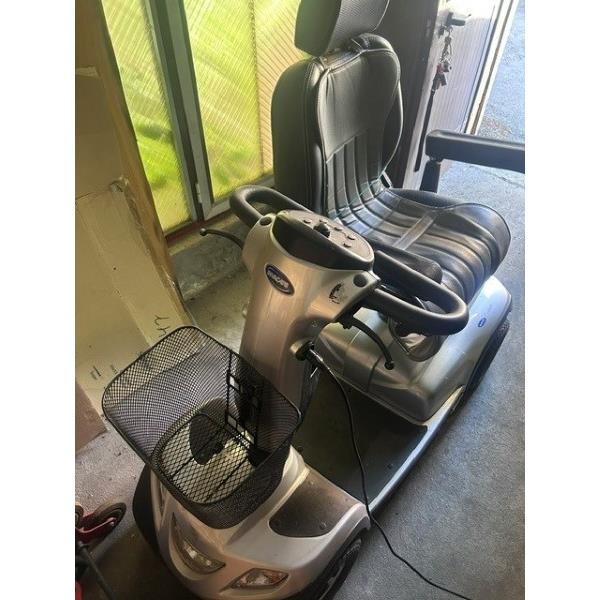 VENDO SCOOTER ELETTRICO INVACARE SERIE COMET